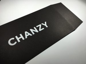 Pochette Noir – Dorure à chaud blanche