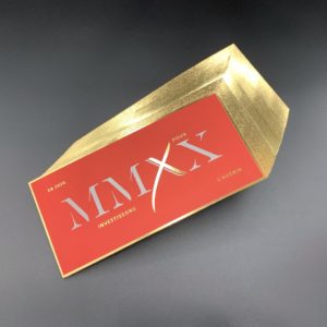 Carte de voeux MMXX – Pantone Argent 877 et Marquage à chaud Or Brillant Recto Verso – Colorplan Bright Red 350gr/m2