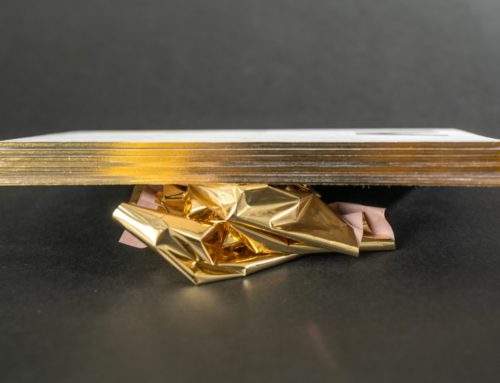 Carton d&rsquo;invitation luxe contre collé 2mm – Gaufrage sans impression avec dorure sur tranche 4 cotés