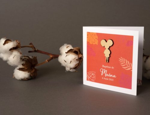 Carte d&rsquo;invitation baptême avec pli et silhouette de petite fille coupe afro en bois véritable 3mm – découpe laser – Olin regular Ultimate white 300g