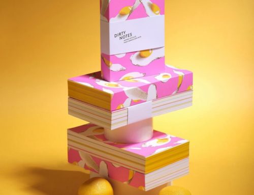 Bloc note XL en papier upcyclé avec fourreau – Impression Pantone Fluo Rose 906 et Jaune 109 – Collé en tête avec colle pigmentaire Jaune