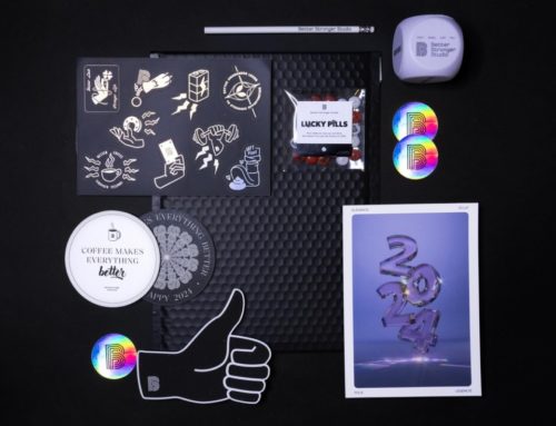 Layflat papeterie cartes de voeux pour agence de branding – Stickers holographique – pochettes bulles – sous-bock – carte de voeux